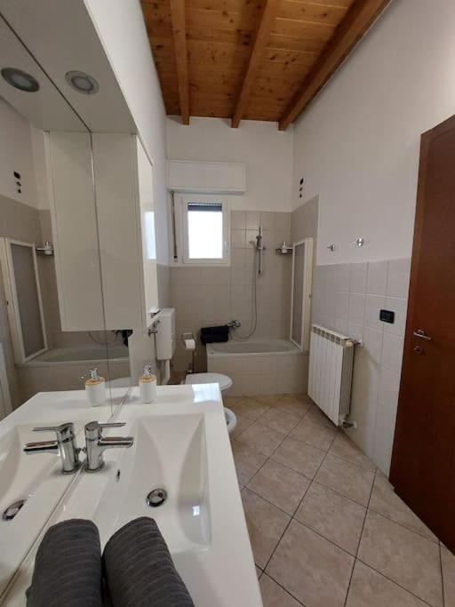 Smile Home! Graziosa Casa Con Parcheggio E Giardino Bovísio-Masciago Milanese エクステリア 写真
