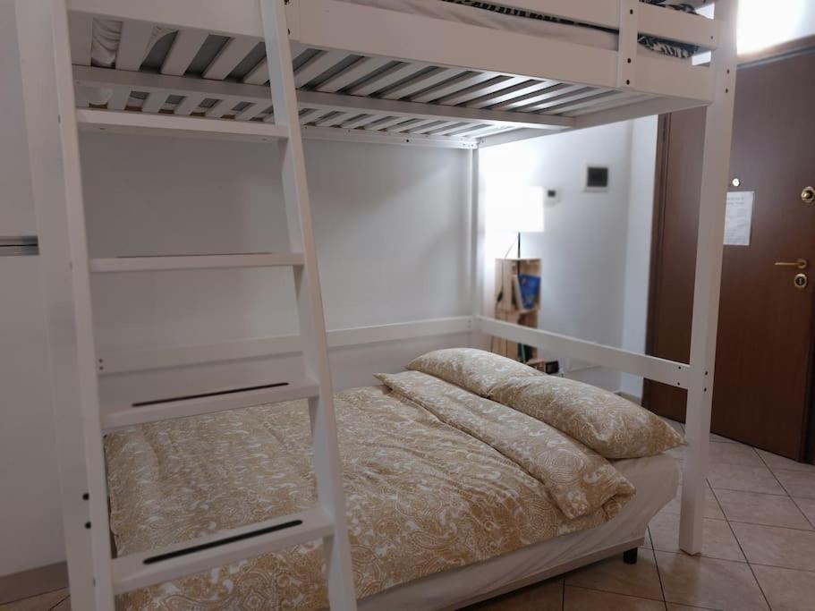 Smile Home! Graziosa Casa Con Parcheggio E Giardino Bovísio-Masciago Milanese エクステリア 写真