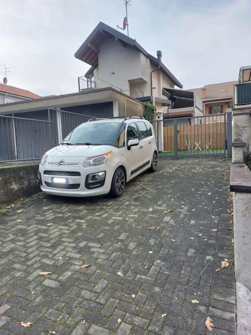 Smile Home! Graziosa Casa Con Parcheggio E Giardino Bovísio-Masciago Milanese エクステリア 写真
