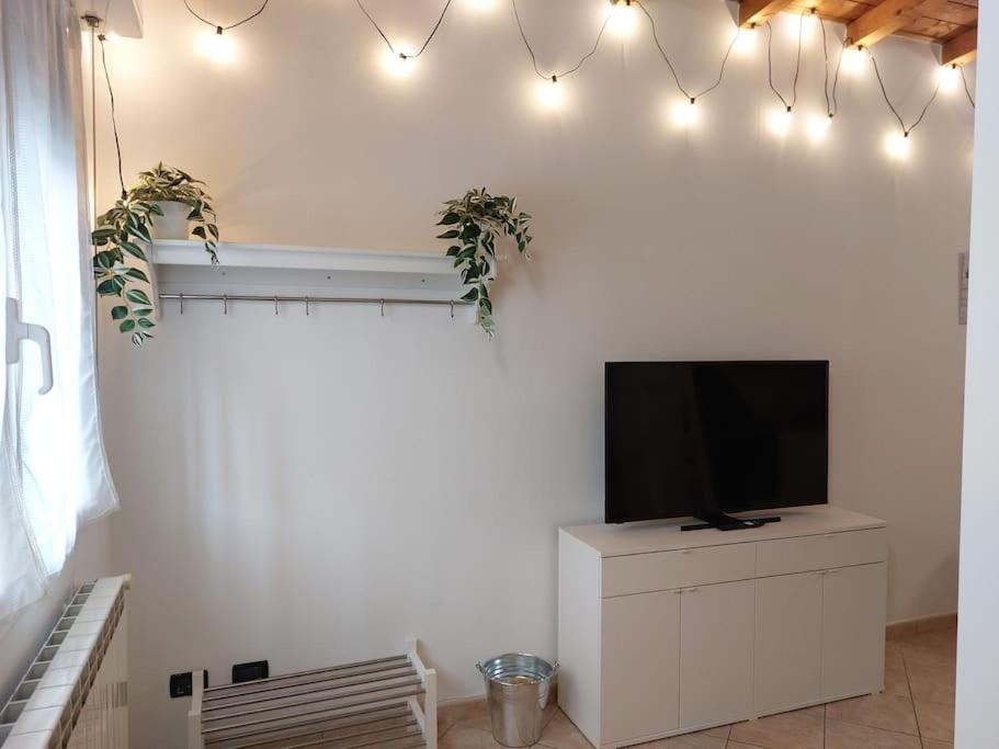 Smile Home! Graziosa Casa Con Parcheggio E Giardino Bovísio-Masciago Milanese エクステリア 写真